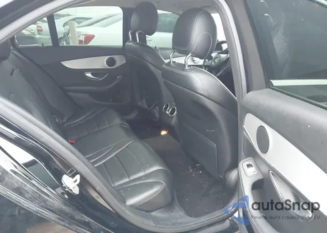 2015 Mercedes-Benz C 300 4Matic/Luxury 4Matic/Sport 4Matic z USA, uszkodzony, nr VIN 55SWF4KB6FU011768